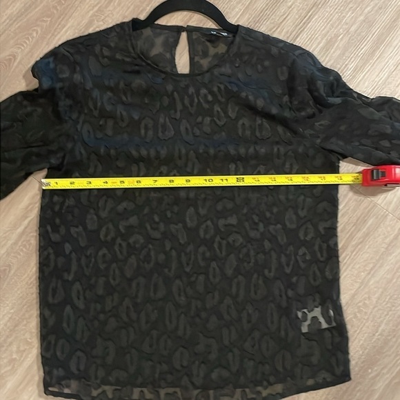 Express Women Tunic XS Black Semi Sheer Animal Print Monochrome Contemporary - Picture 13 of 16